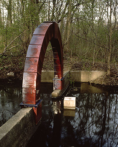 Side view showing upstream side of arch